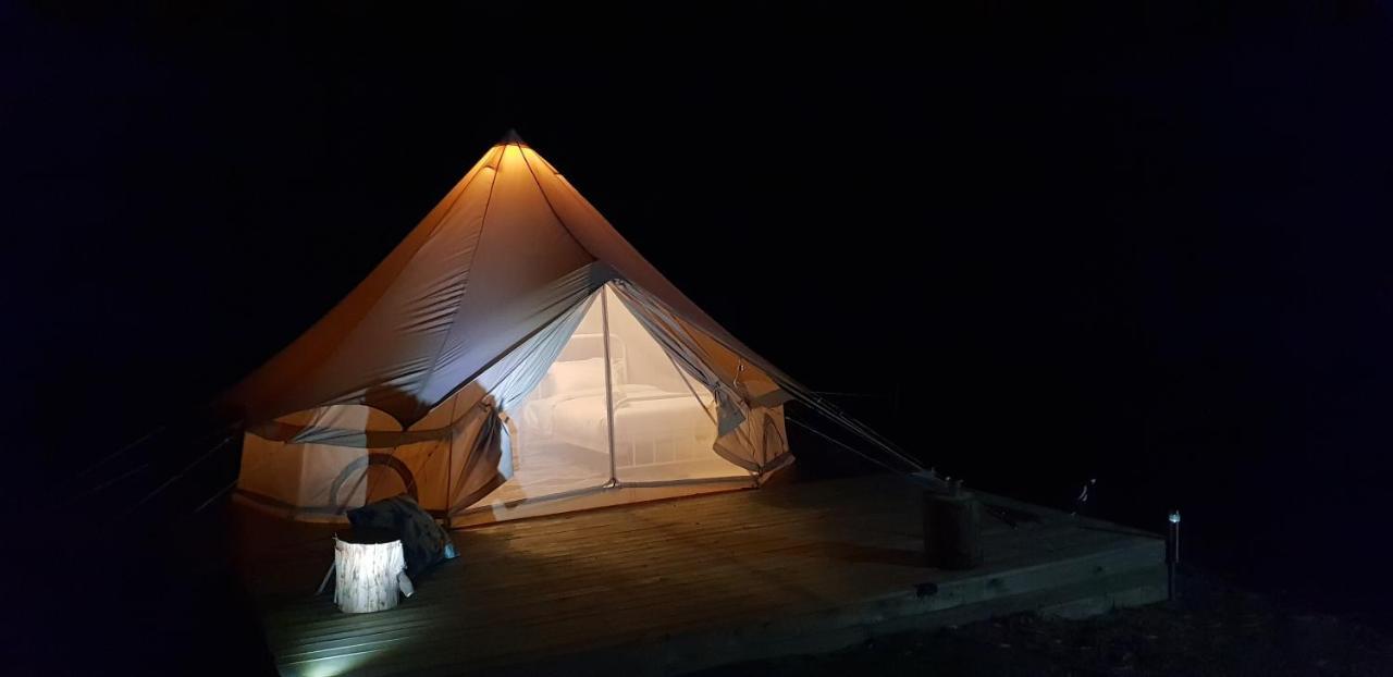 Base Glamp Bruny - Heated Tents For 8 People Luxury tent