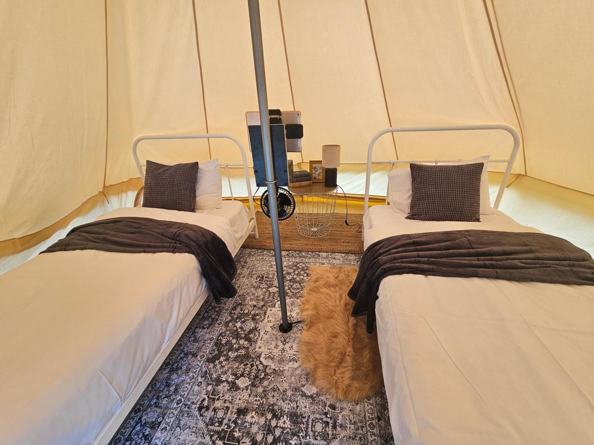 Base Glamp Bruny - Heated Tents For 8 People Luxury tent *